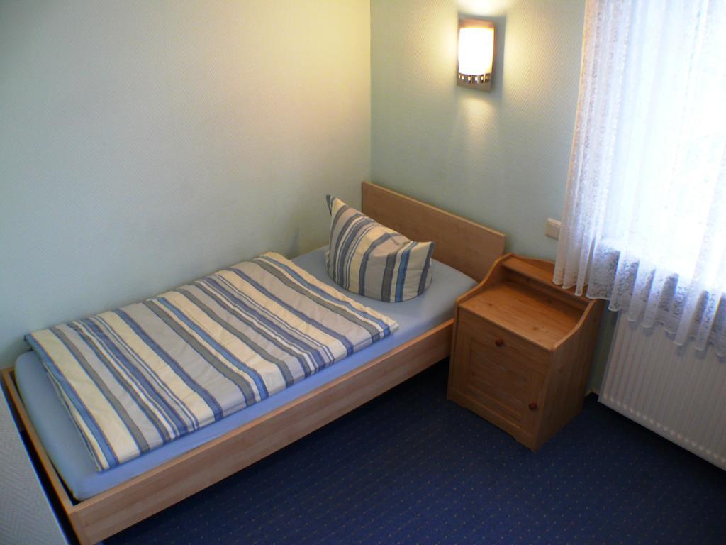 Hotel Garni Pension Ruth Mutterstadt Zimmer foto